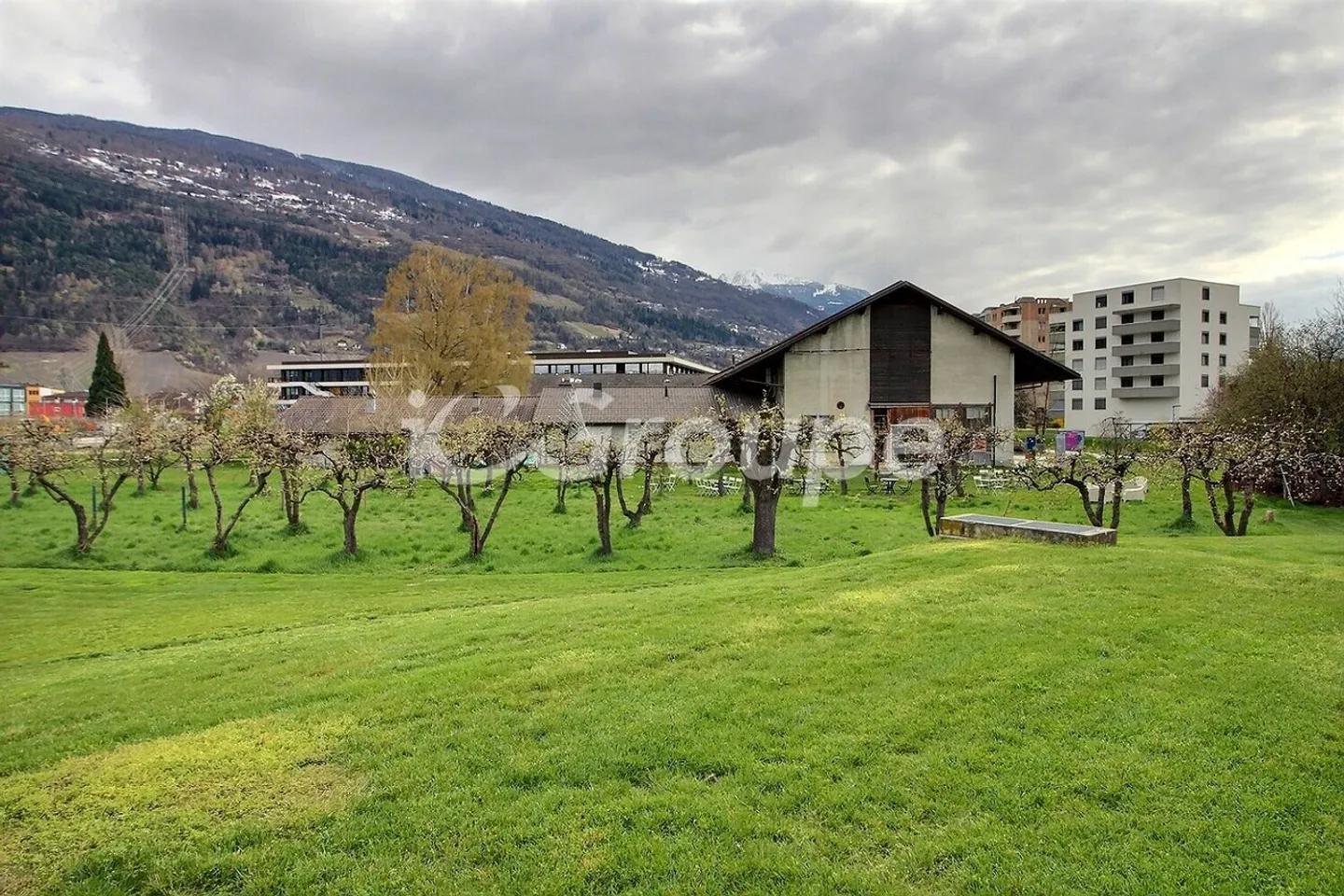 Beautiful apartment close to the city center of Sion - Photo 10 of 11