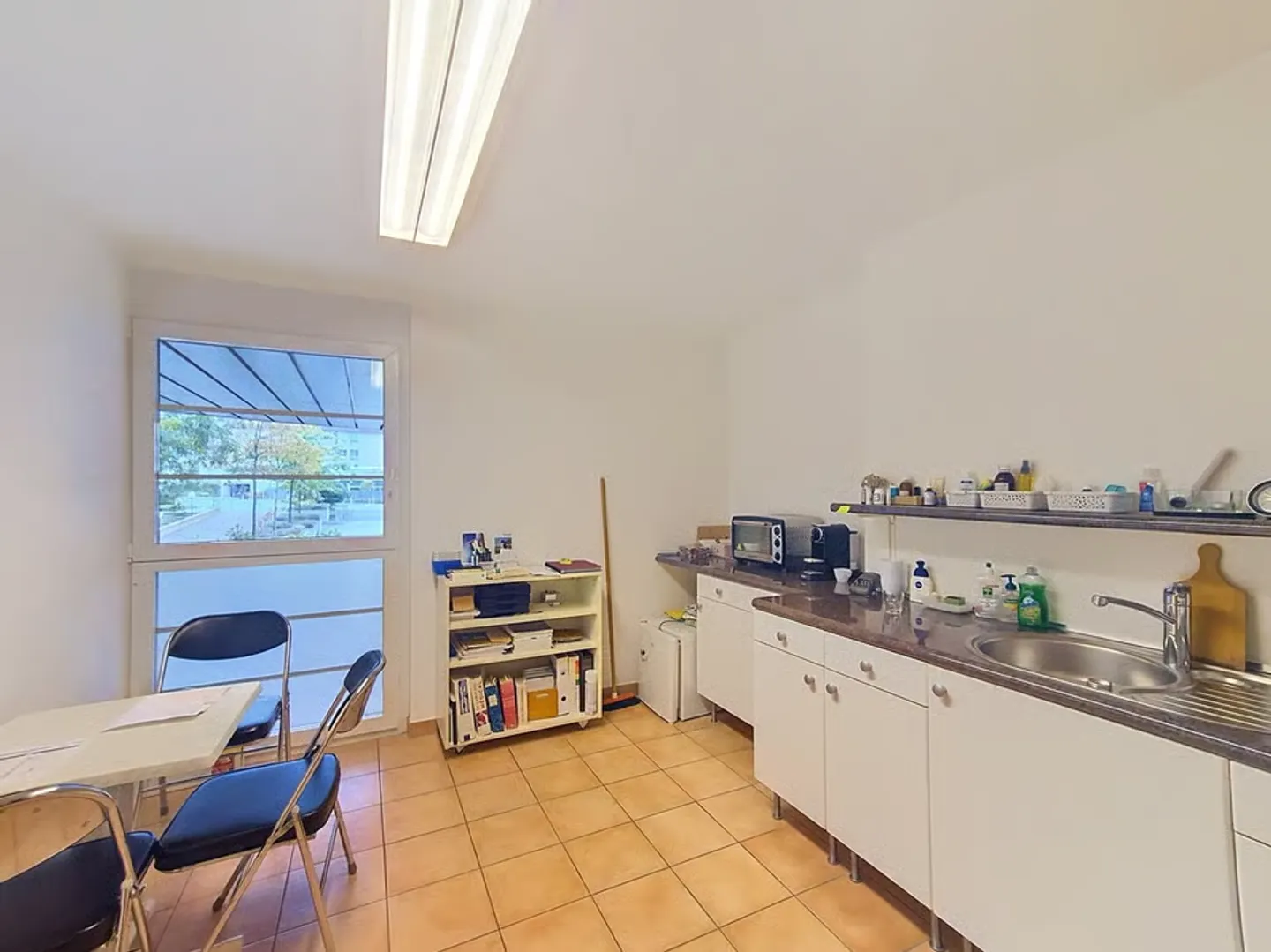 Beautiful administrative space ideally located - Photo 6 of 7