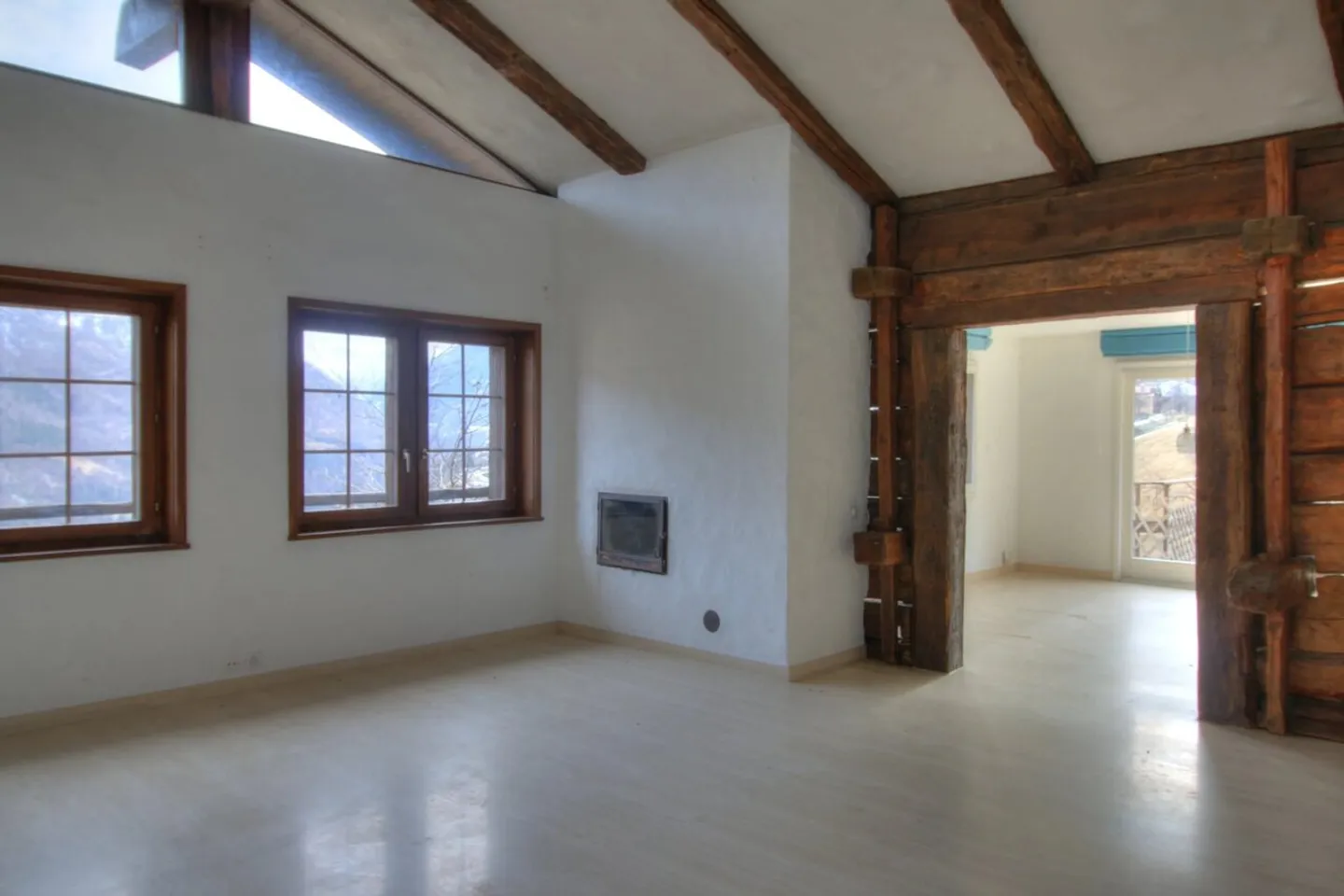 Character house with two apartments - Photo 4 of 13