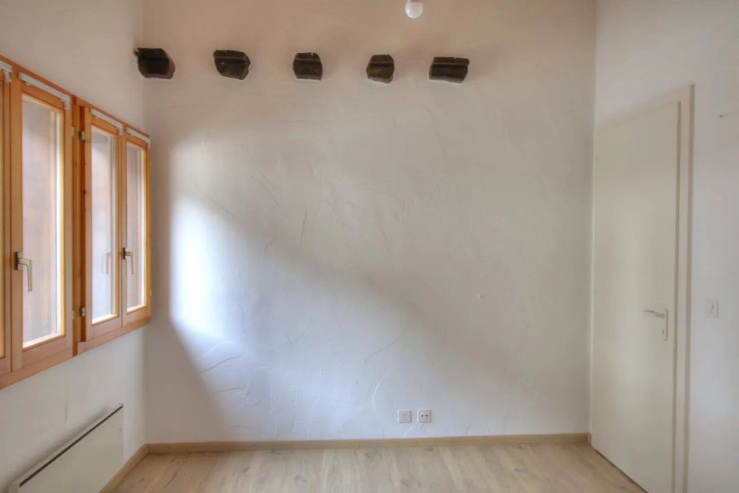 Character house with two apartments - Photo 8 of 13