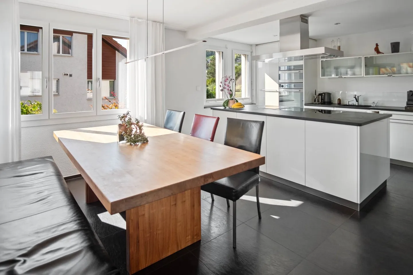 Family Paradise in a Quiet Residential Area - Photo 3 of 11