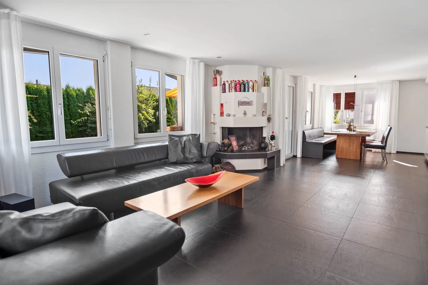 Family Paradise in a Quiet Residential Area - Photo 4 of 11