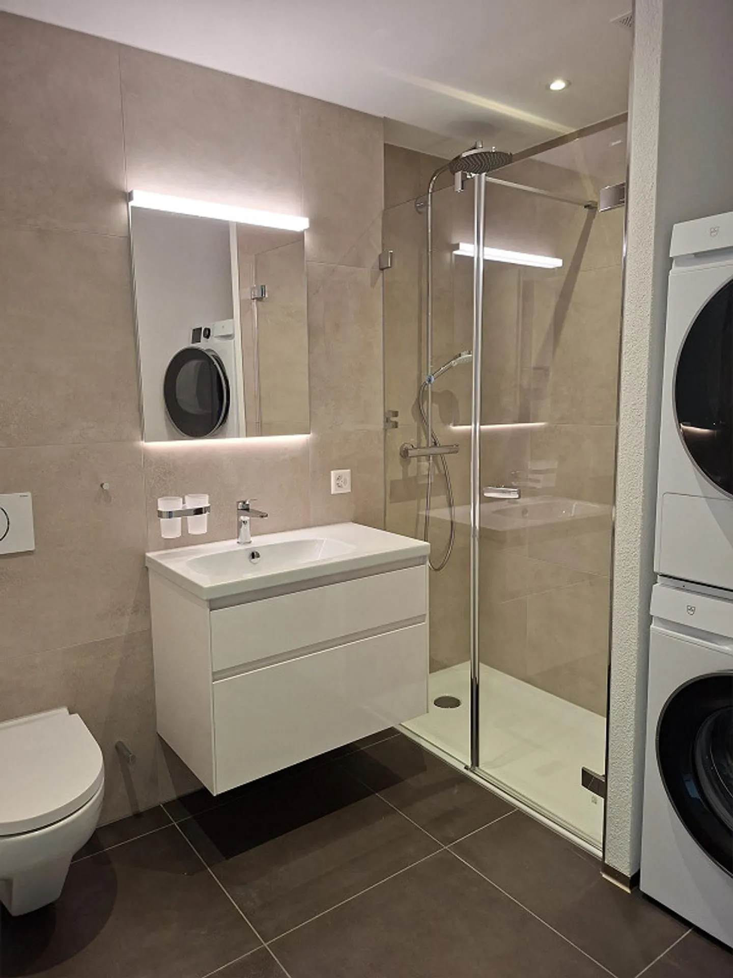 Nuova costruzione con prima occupazione: Vivere moderno con carattere - Foto 3 di 12