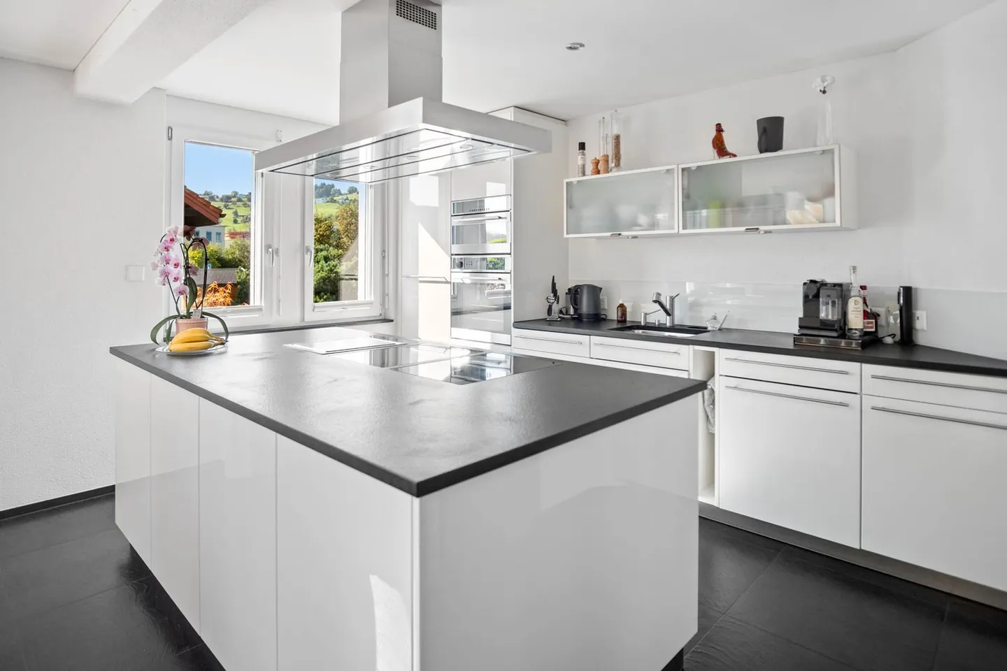 Family Paradise in a Quiet Residential Area - Photo 2 of 11