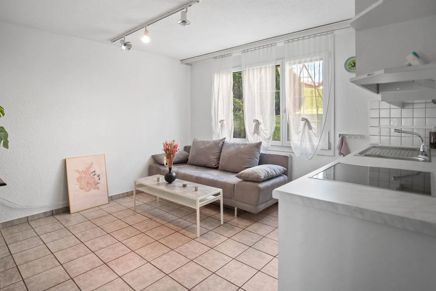 Family Paradise in a Quiet Residential Area - Photo 9 of 11