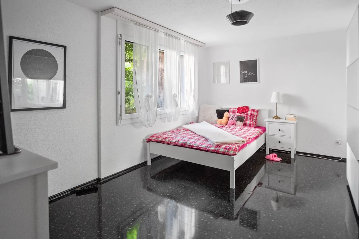 Family Paradise in a Quiet Residential Area - Photo 10 of 11