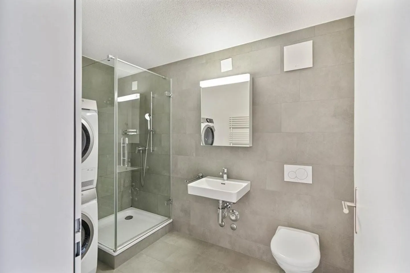 Vivere comodamente in un edificio residenziale ben tenuto - Foto 3 di 8