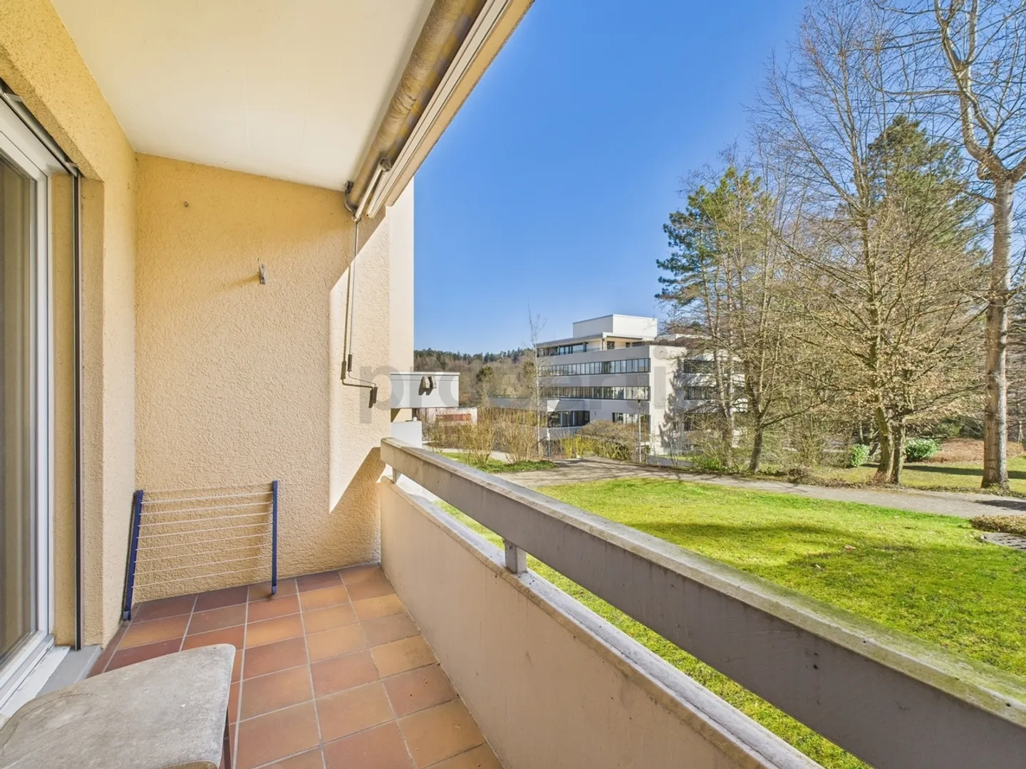 Centrale. Tranquilla. Adatta alle famiglie. Appartamento ristrutturato di 5,5 locali nel ricercato Zollikerberg - Foto 9 di 12