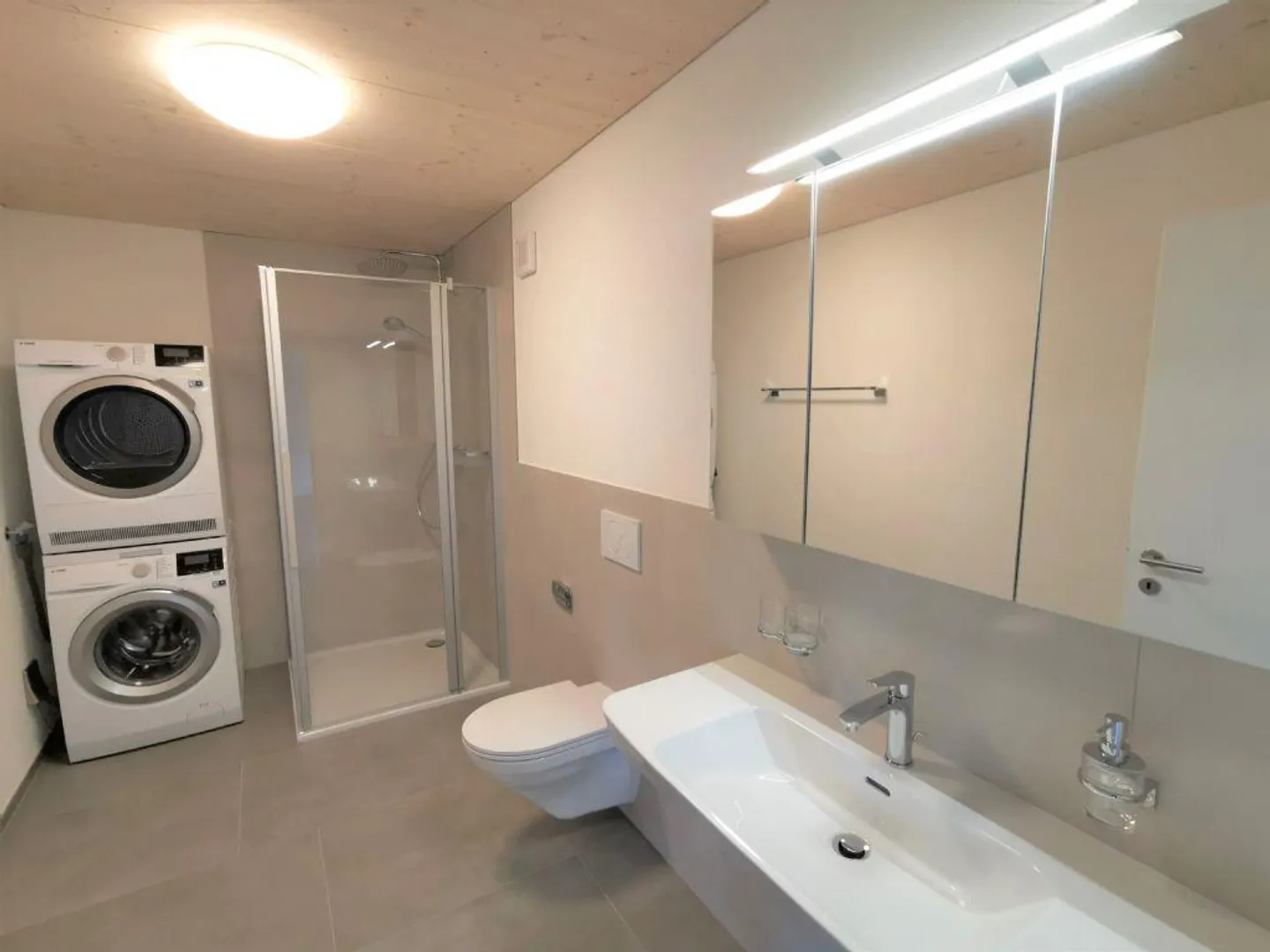 RENOVATED | WELL LOCATED | ATTRACTIVE - Photo 4 of 8