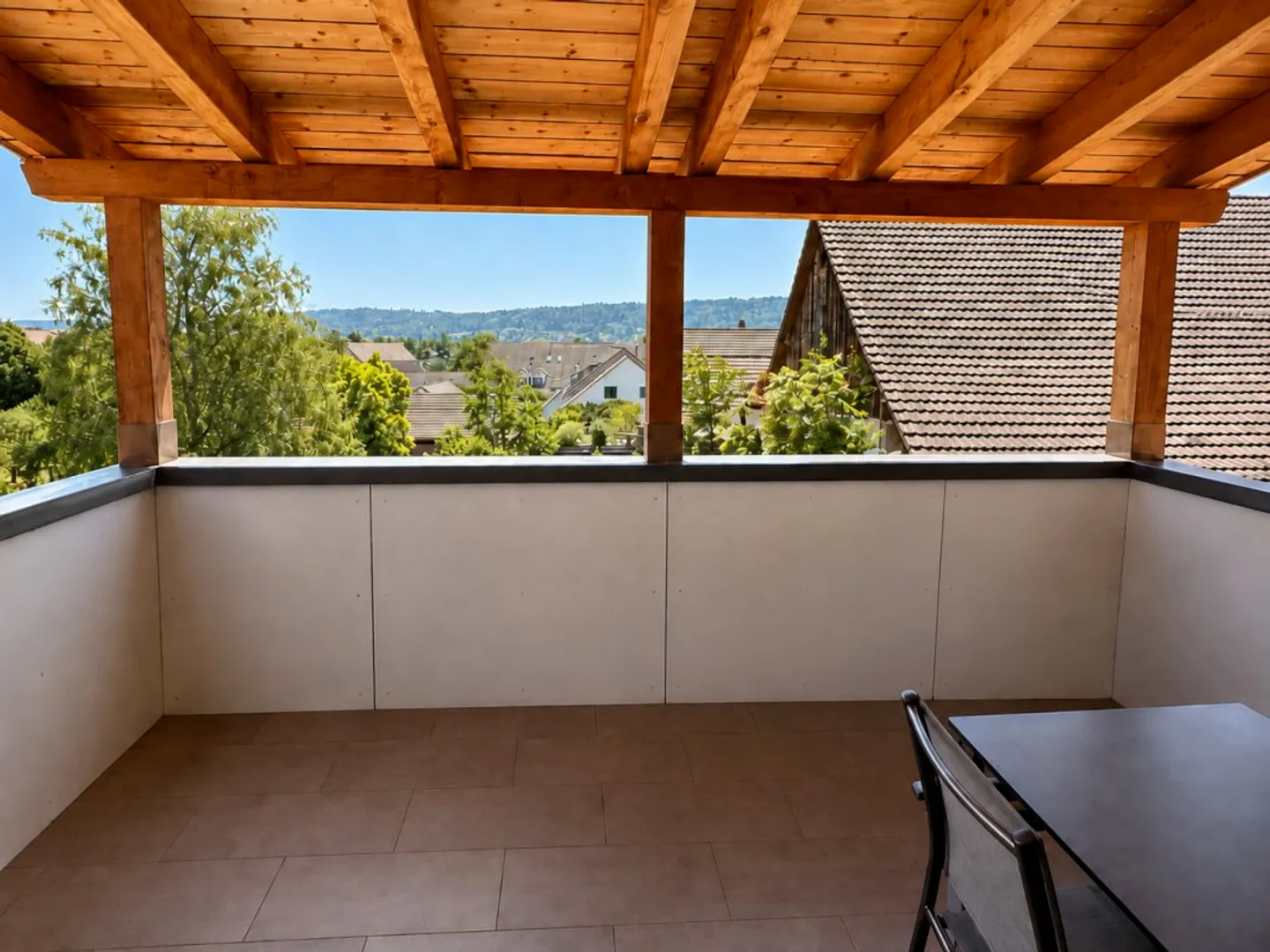 Appartamento spazioso con loggia - Foto 2 di 6