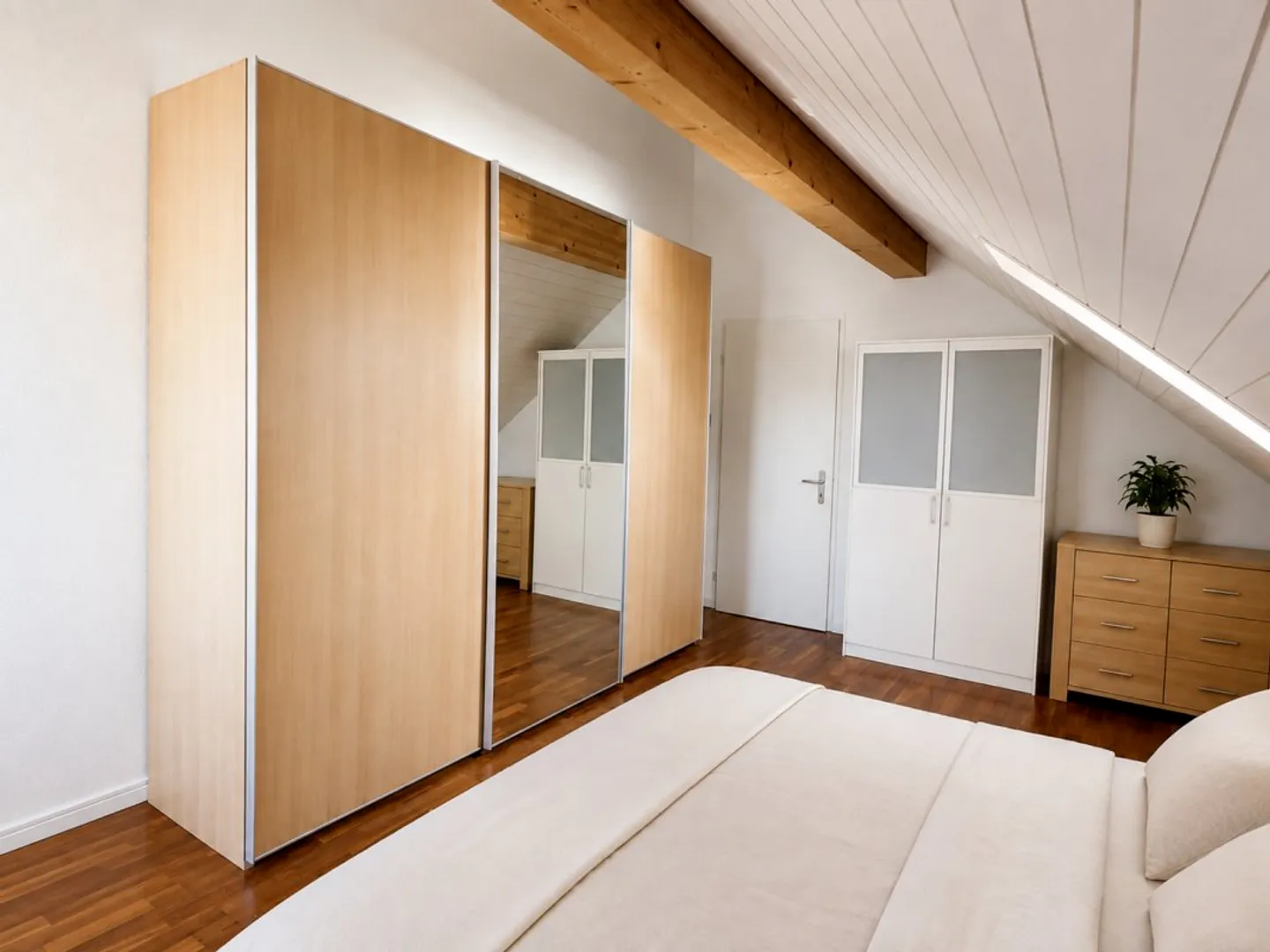 Appartamento spazioso con loggia - Foto 3 di 6