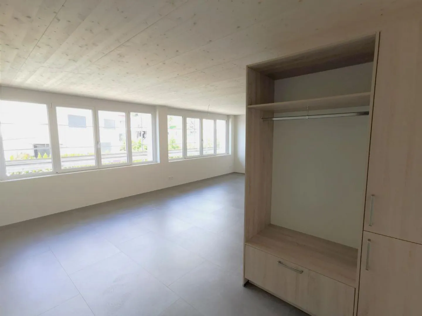 RENOVATED | WELL LOCATED | ATTRACTIVE - Photo 5 of 8
