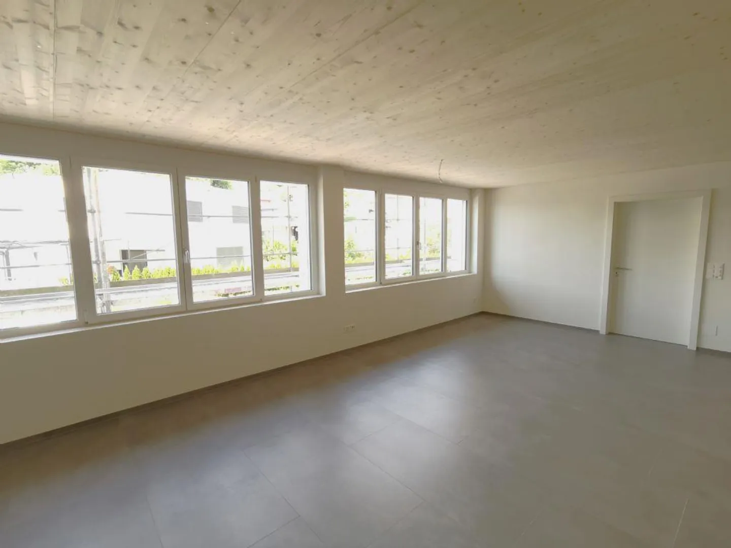 RENOVATED | WELL LOCATED | ATTRACTIVE - Photo 6 of 8