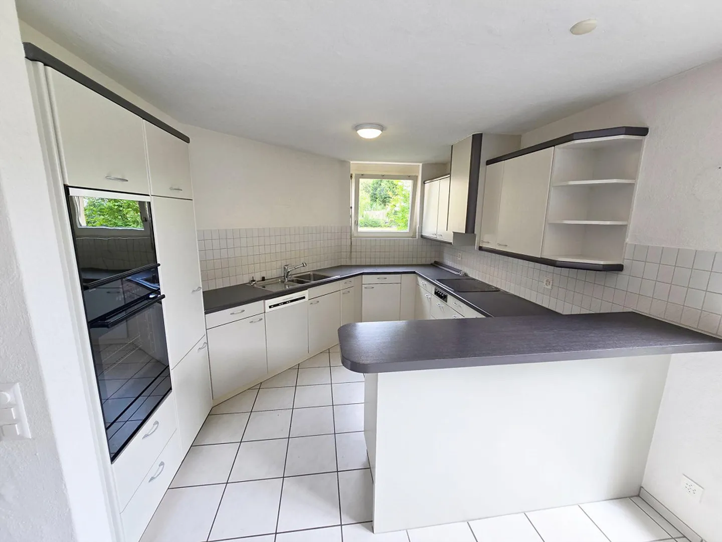 5.5-Room Semi-Detached House with Thoughtful Room Layout - Photo 2 of 9