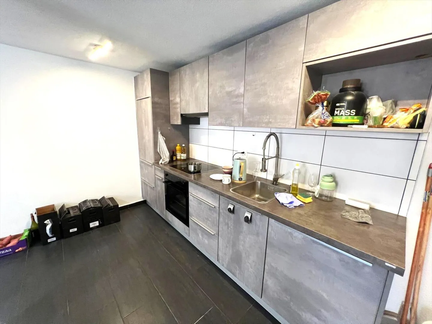 PPE-Partien in einem ideal gelegenen Mischgebäude am Zentralplatz von St-Léonard - Foto 13 von 13