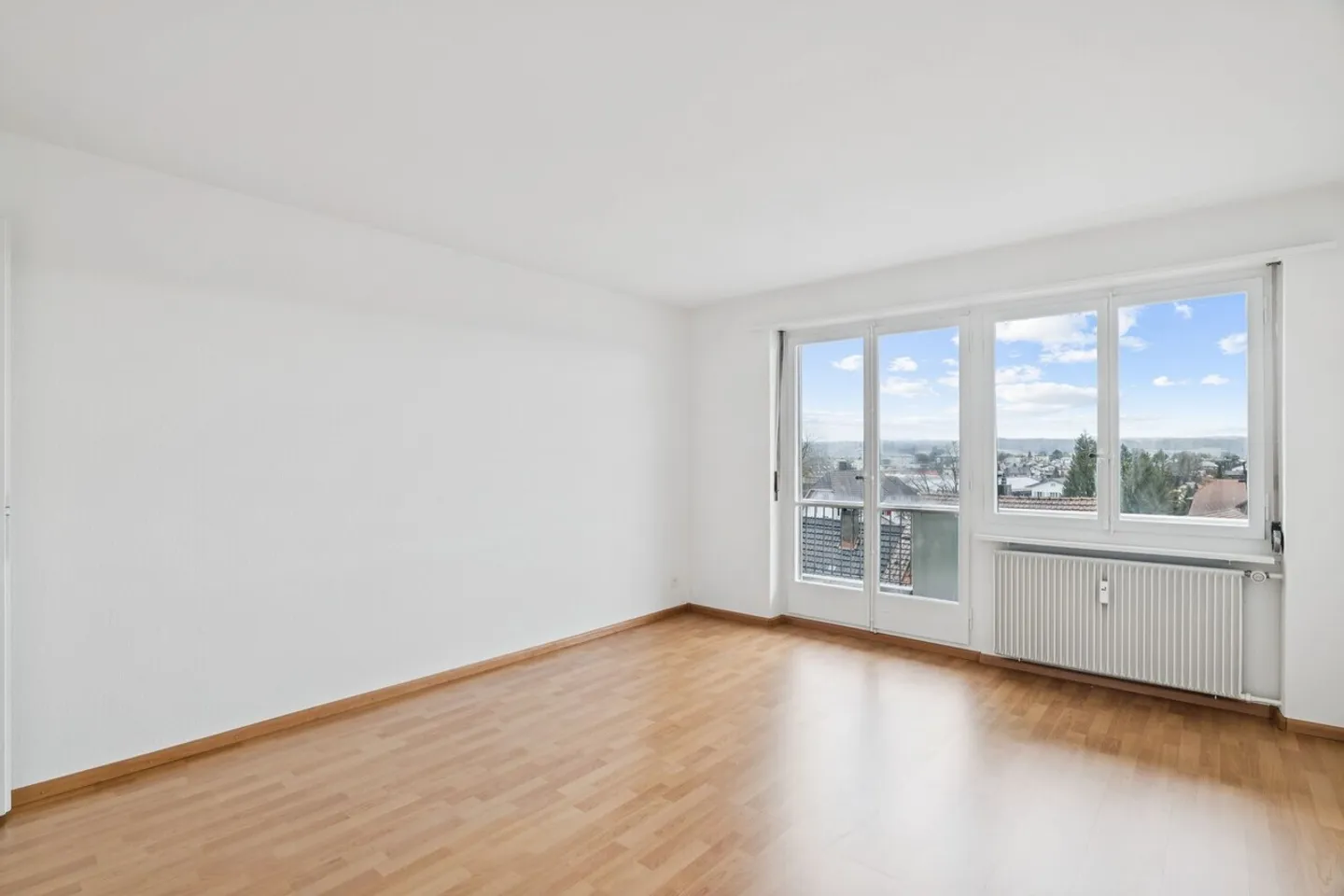 Move in now - freshly renovated apartment quiet, green & central - Photo 1 of 10