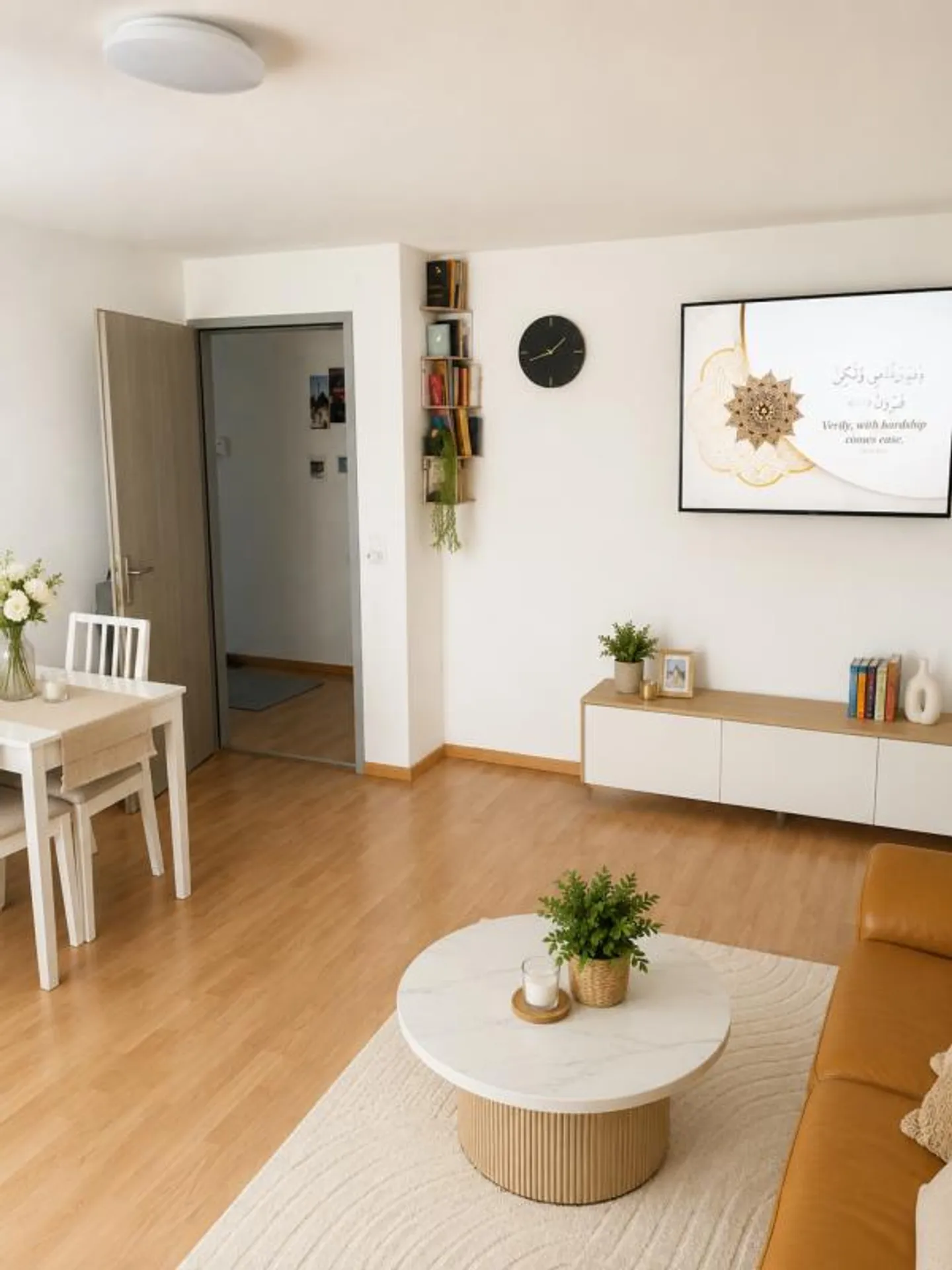 Layout spazioso e balcone con vista bellissima per il relax! - Foto 3 di 7