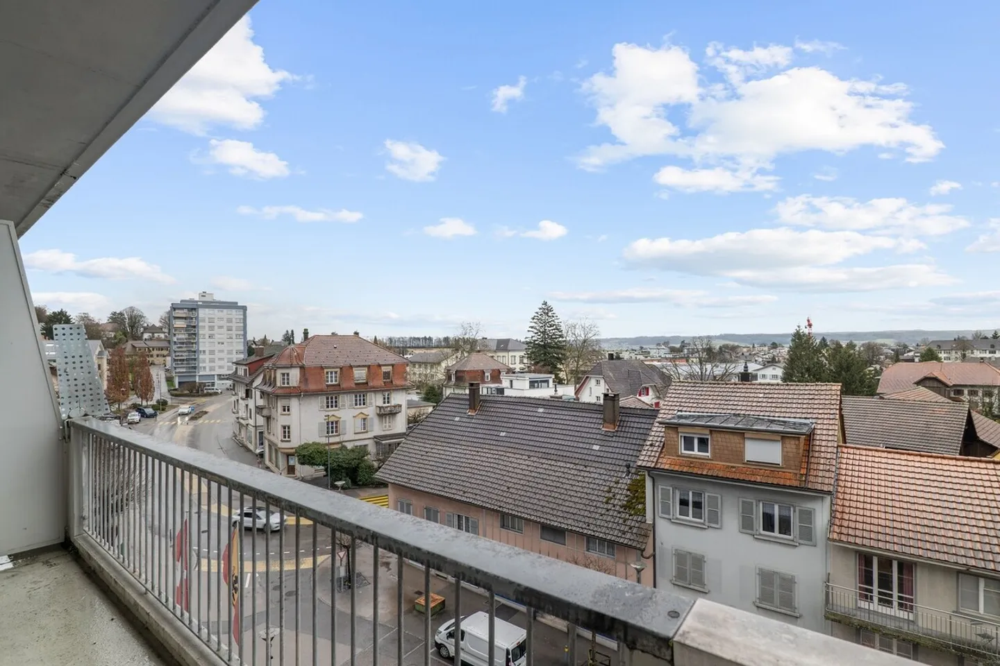 Move in now - freshly renovated apartment quiet, green & central - Photo 4 of 10