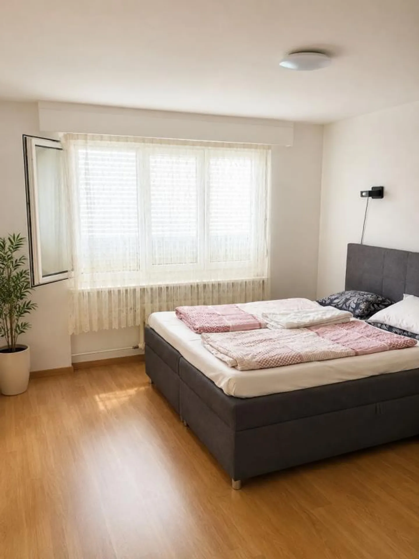 Layout spazioso e balcone con vista bellissima per il relax! - Foto 4 di 7