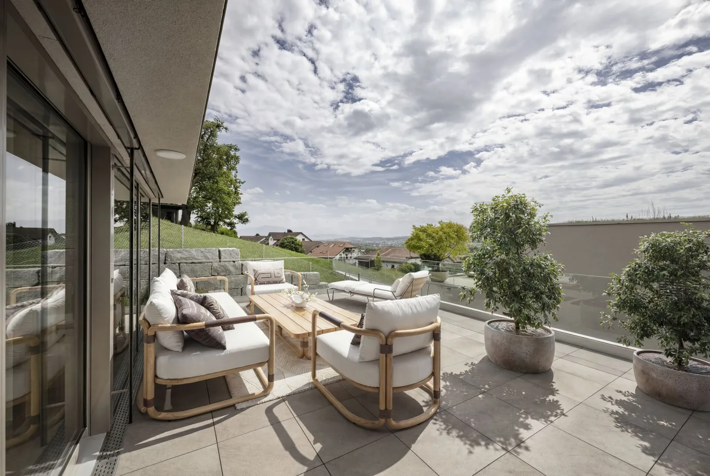 Maison de terrasse à 2 étages avec 2 terrasses et 1 coin salon - Photo 1 sur 16