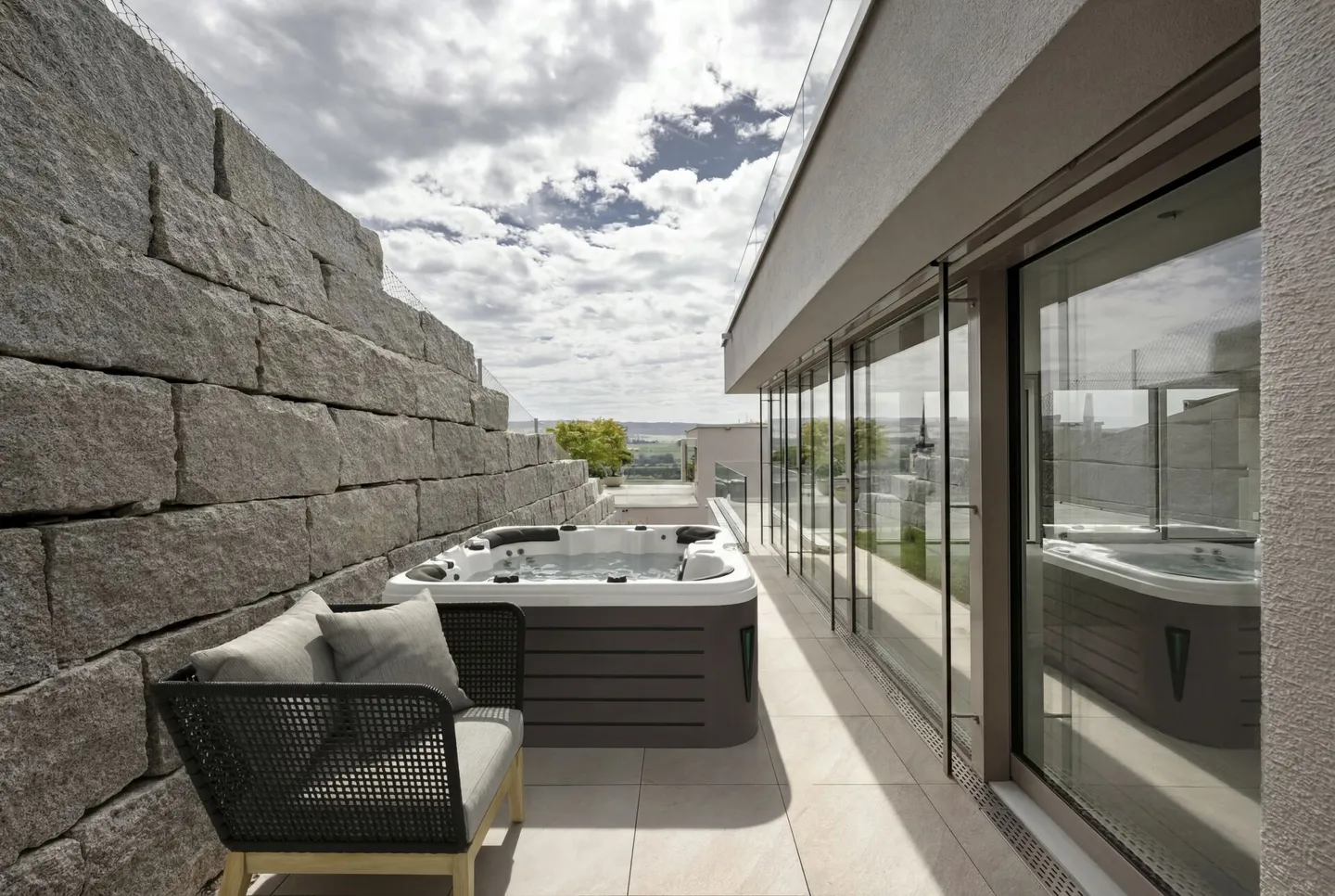 Maison de terrasse à 2 étages avec 2 terrasses et 1 coin salon - Photo 4 sur 16