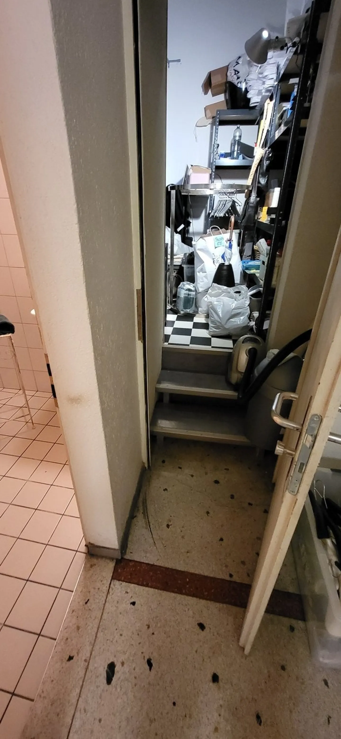 Negozio nel centro città - Foto 16 di 18