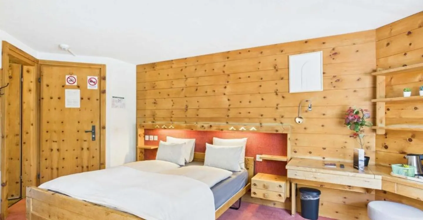 Furnished hotel room with balcony - weekly in Saas-Fee - Photo 3 of 7