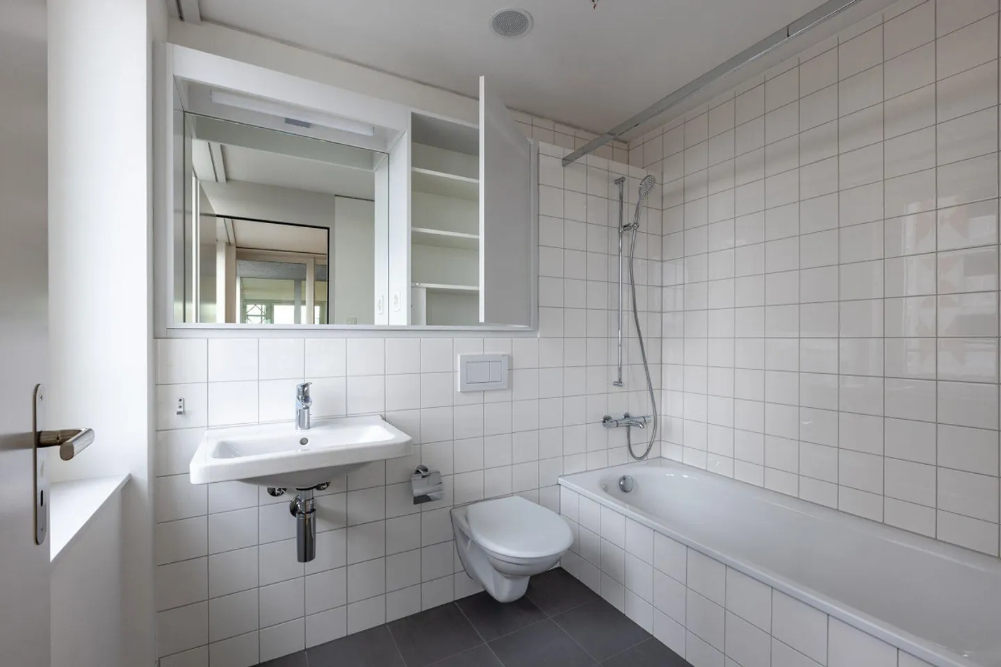 Ampio appartamento di 4,5 stanze 09.13 con vista esclusiva - Foto 2 di 19