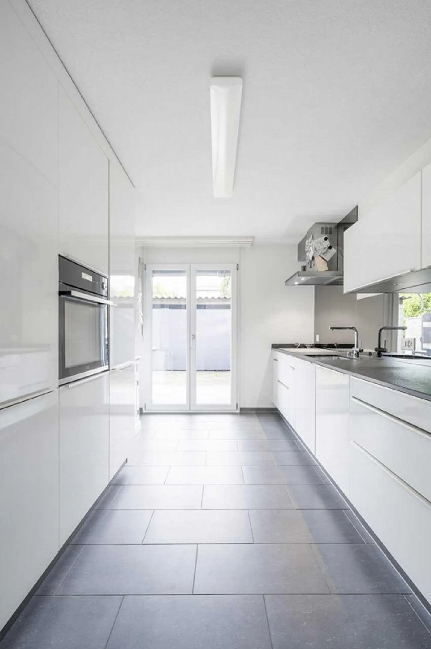 Corner House in a Quiet Location - Photo 7 of 11