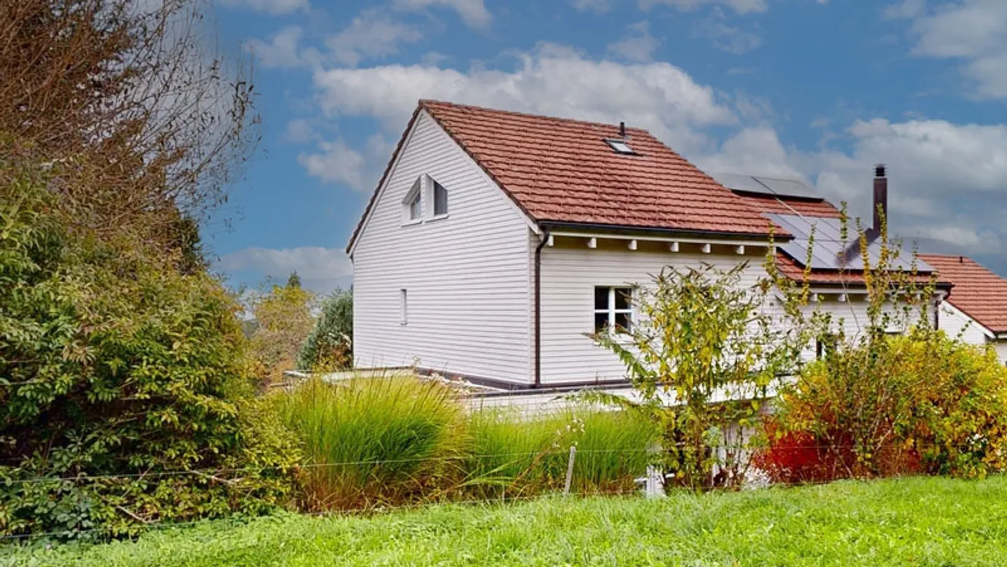 Helles 5.5-Zimmer-Doppelhaus mit Carport und zwei Aussenparkplätzen - Foto 17 von 17