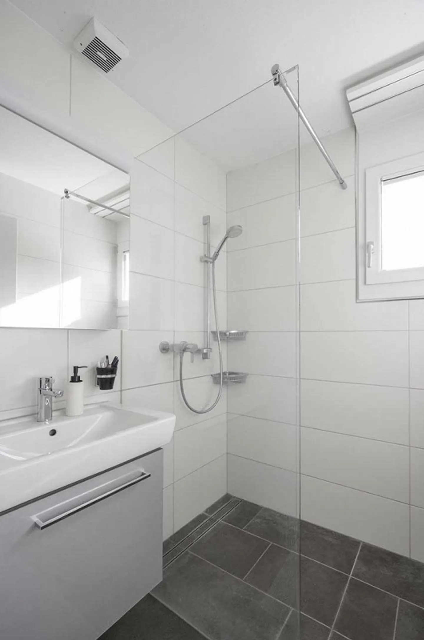 Corner House in a Quiet Location - Photo 11 of 11