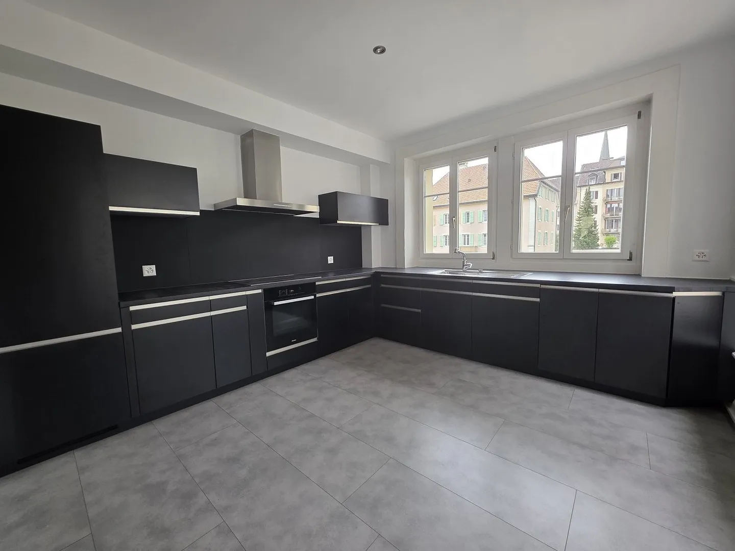 4.5 ECCEZIONALI STANZE DI 150 M2 - Foto 1 di 9
