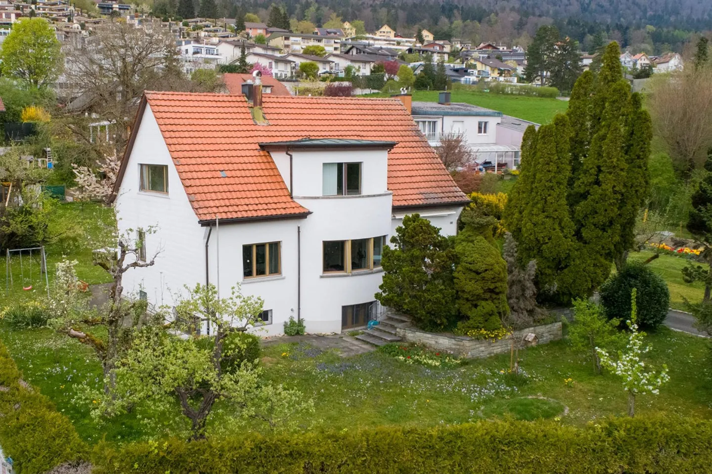 Appartamento di 3 locali in posizione tranquilla con un fantastico giardino condominiale - Foto 2 di 11