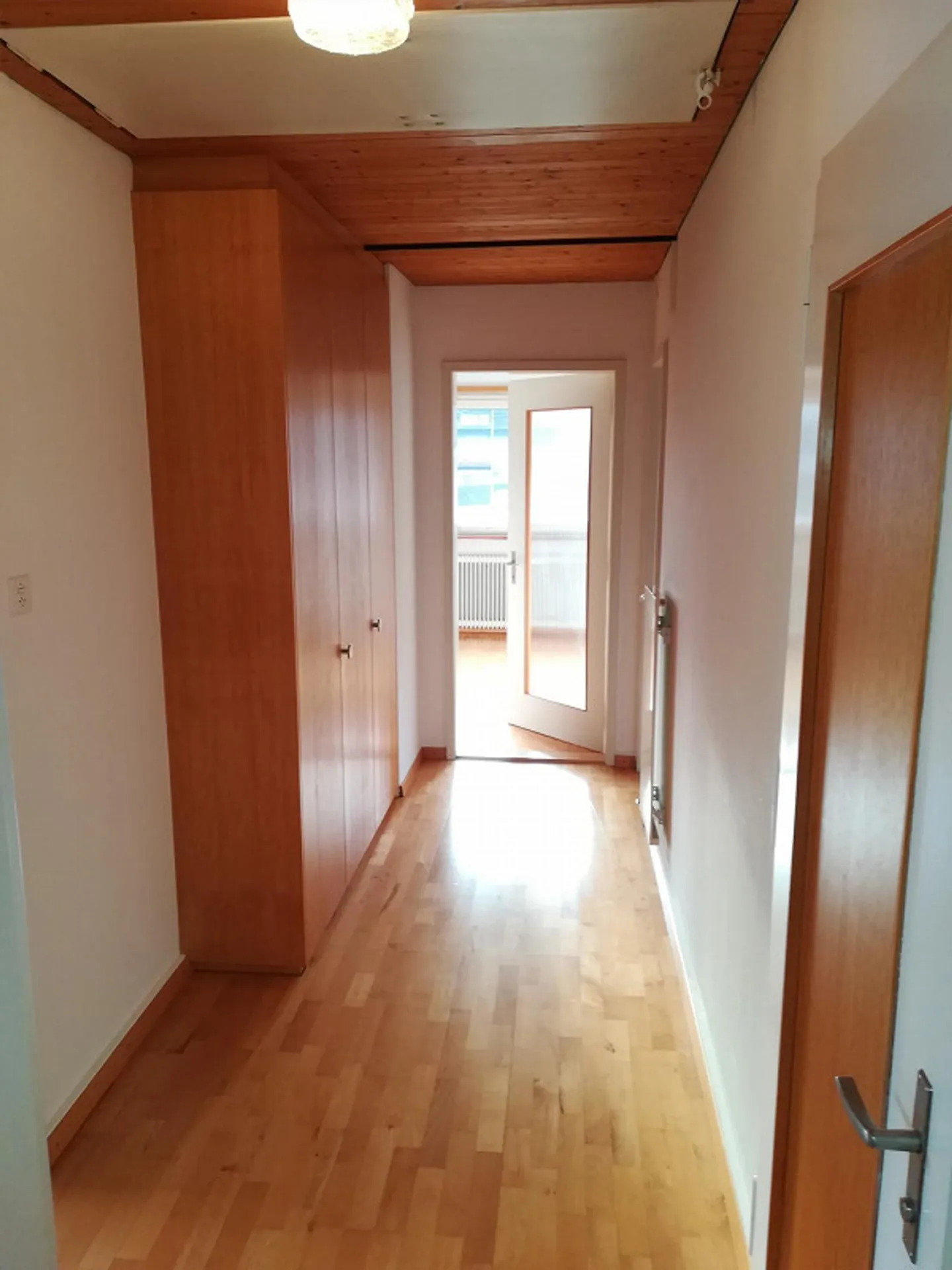 Appartamento di 3 locali in posizione tranquilla con un fantastico giardino condominiale - Foto 3 di 11