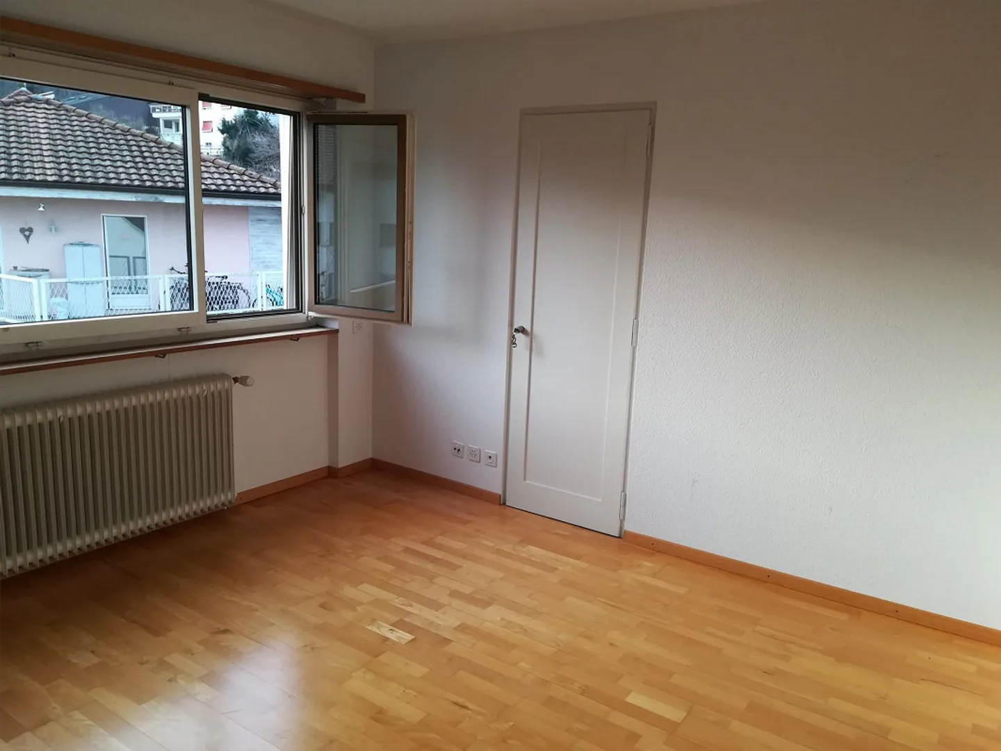 Appartamento di 3 locali in posizione tranquilla con un fantastico giardino condominiale - Foto 8 di 11