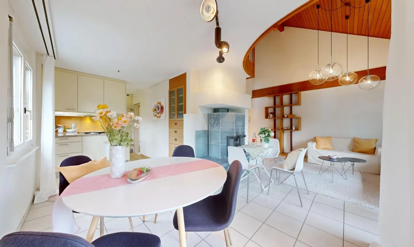 Light-flooded 5.5-room penthouse maisonette with gallery and balcony - Photo 3 of 11