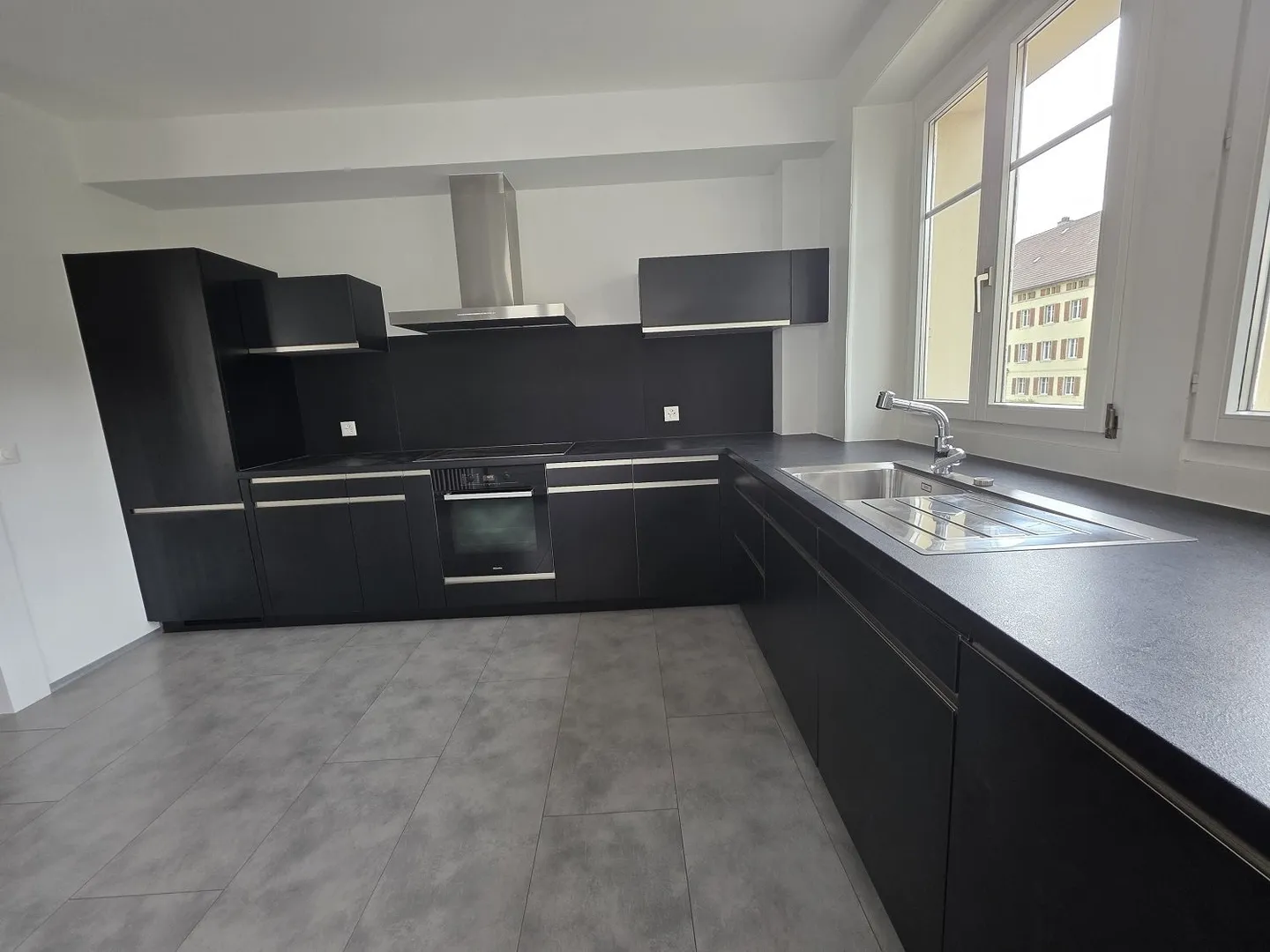 4.5 ECCEZIONALI STANZE DI 150 M2 - Foto 2 di 9