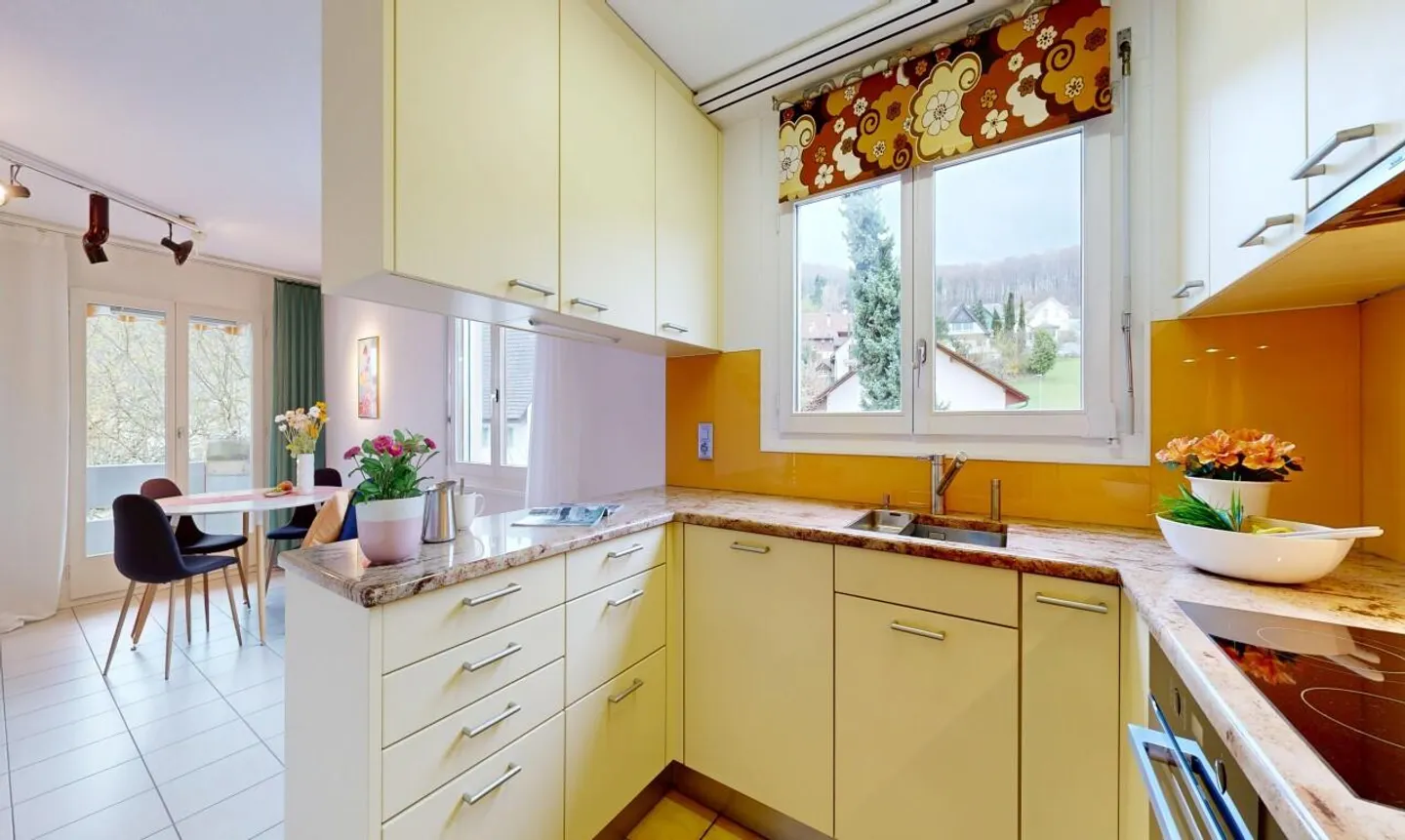 Light-flooded 5.5-room penthouse maisonette with gallery and balcony - Photo 4 of 11