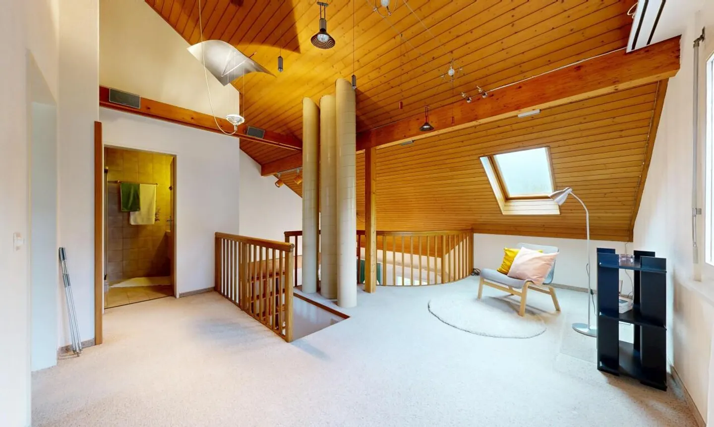 Light-flooded 5.5-room penthouse maisonette with gallery and balcony - Photo 9 of 11