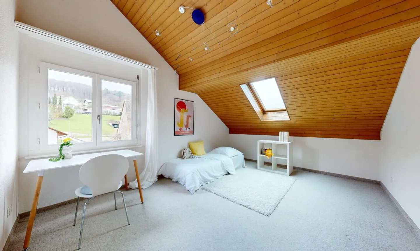 Light-flooded 5.5-room penthouse maisonette with gallery and balcony - Photo 10 of 11