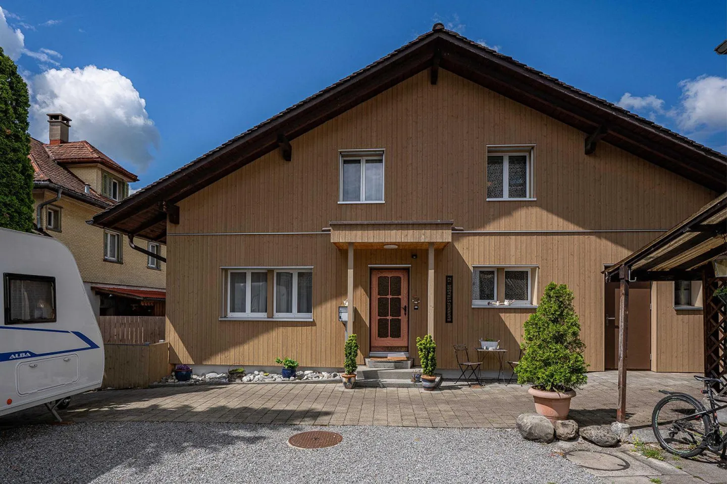 Charmantes Einfamilienhaus in zentraler Lage - Foto 2 von 13