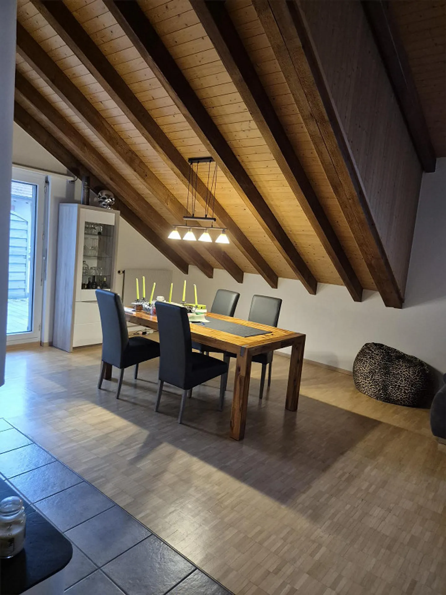 Charmante 3.5-Zimmerdachwohnung in Reinach zu vermieten - Foto 3 von 9