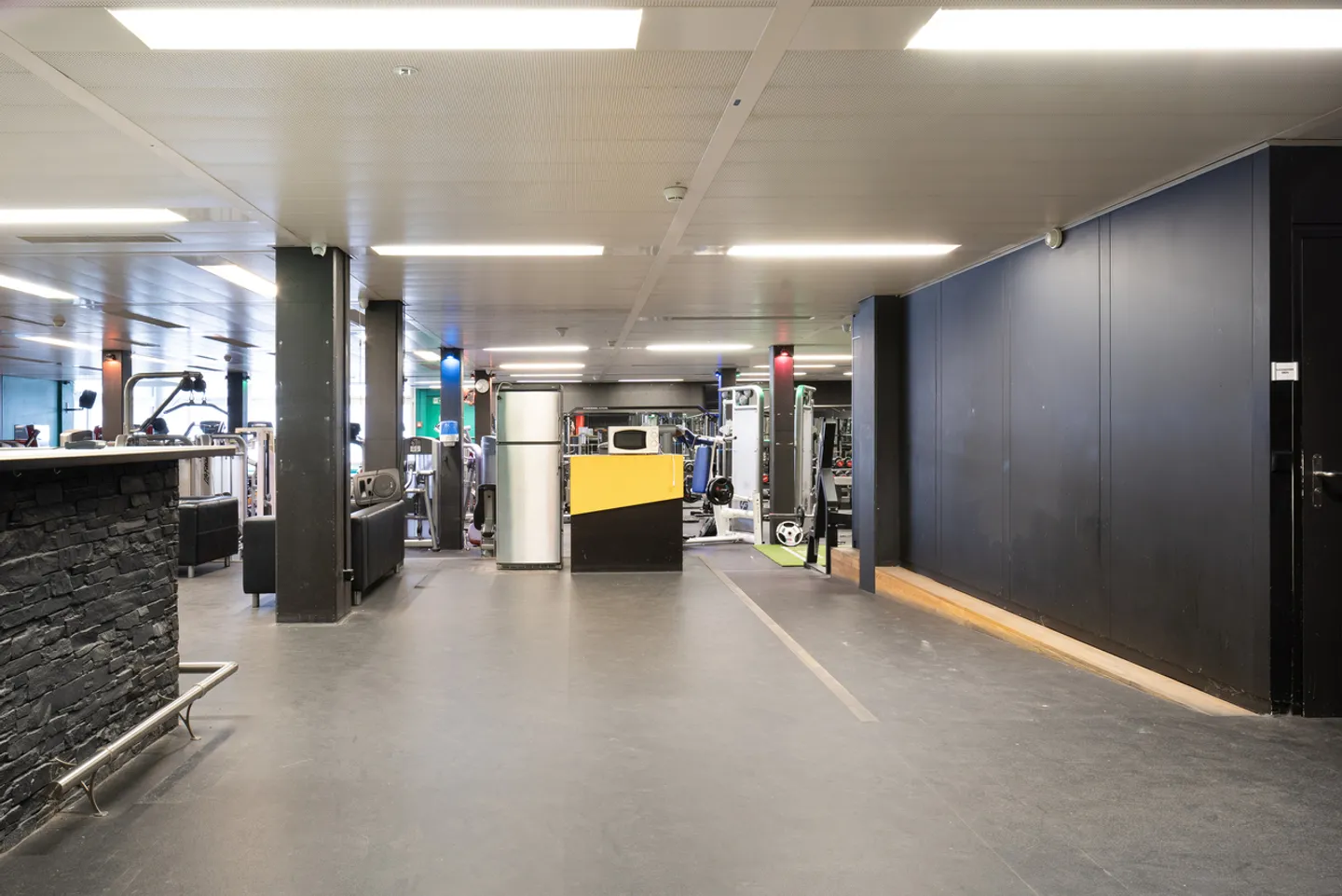 Spazio commerciale con luce naturale e molte possibilità di circa 750 m²! - Foto 4 di 4