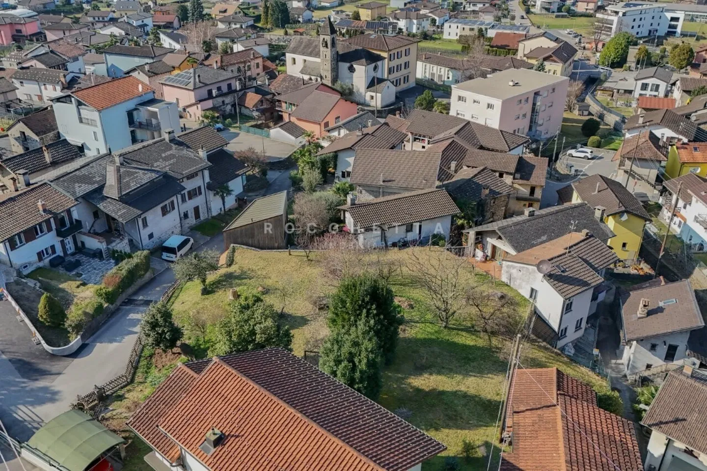 Terrain constructible dans une position stratégique et légèrement surélevée - Photo 7 sur 7