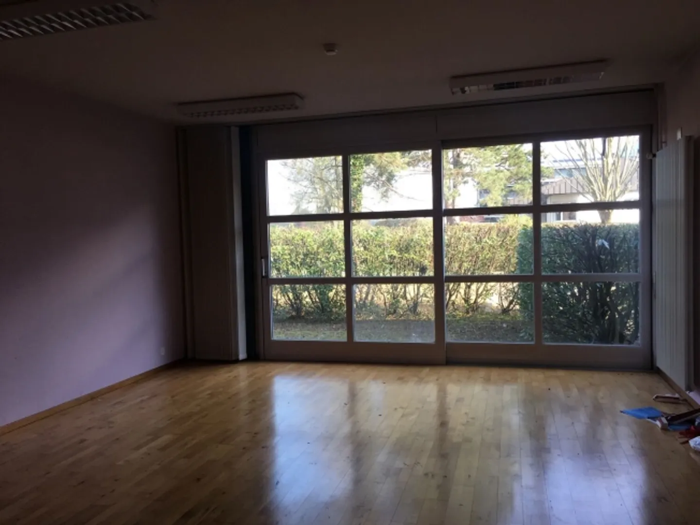 Negozio/tempo libero di 799 m2 - Diverse aree di parcheggio - Altezza 4,5 m - Foto 1 di 1