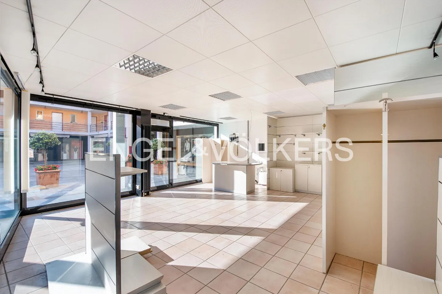 Old Town Shop with Large Display Area (93) - Photo 4 of 7