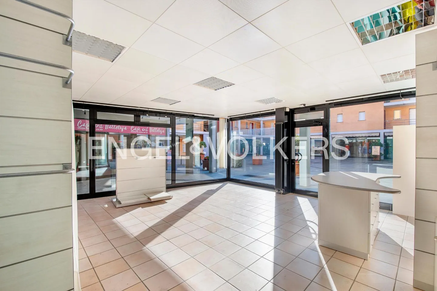 Old Town Shop with Large Display Area (93) - Photo 5 of 7