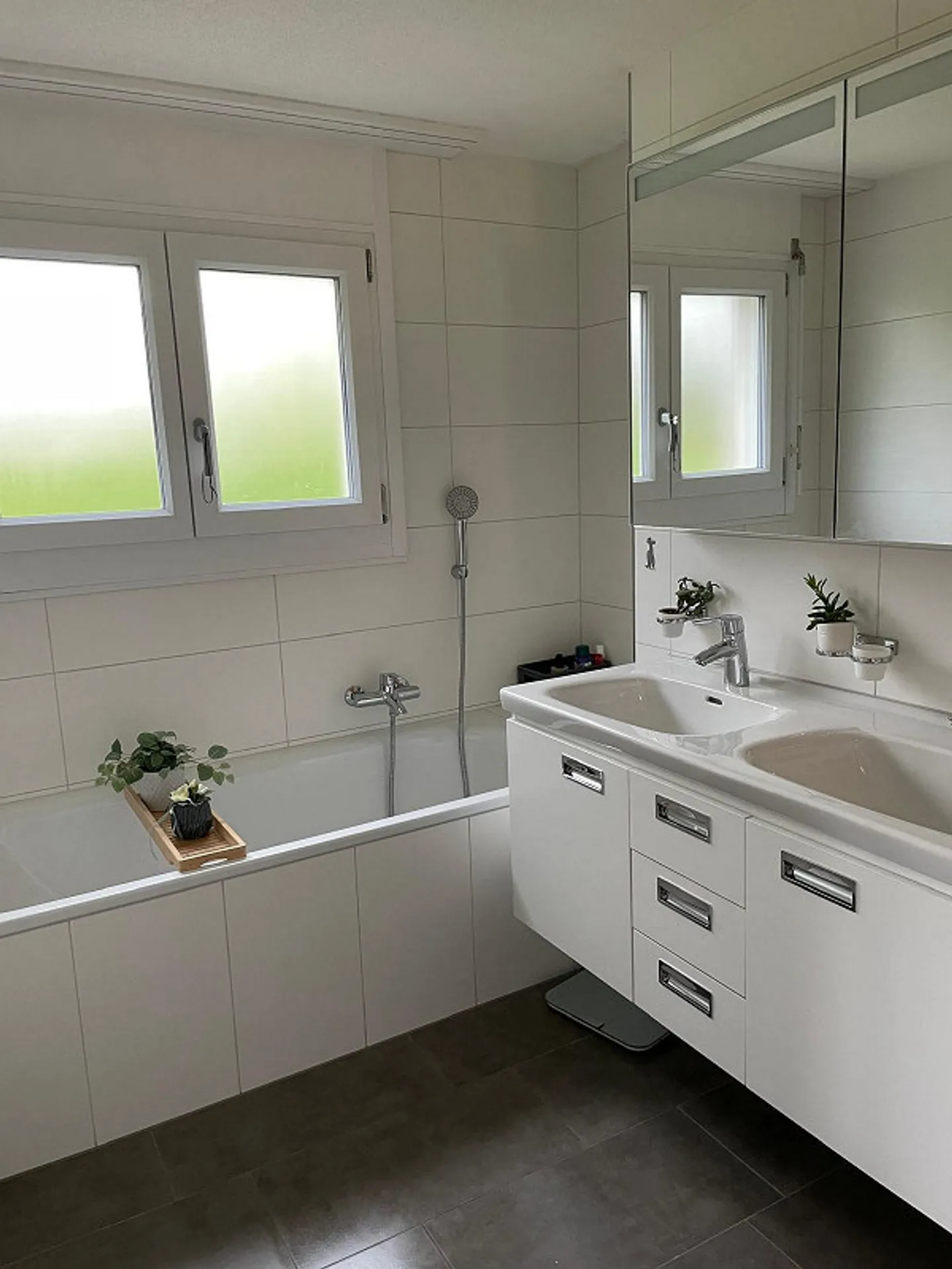 Bright 4 ½ room apartment with garden seating area and balcony - Photo 13 of 16