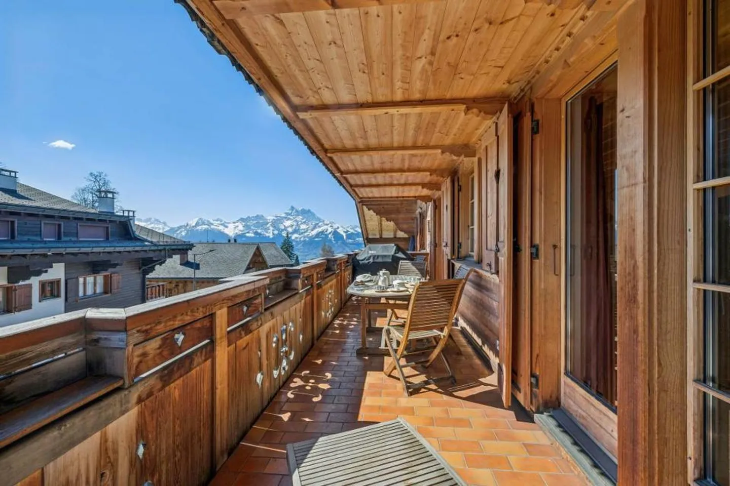 Villars, privileged location 3.5p with charm, large balcony, beautiful - Photo 9 of 13