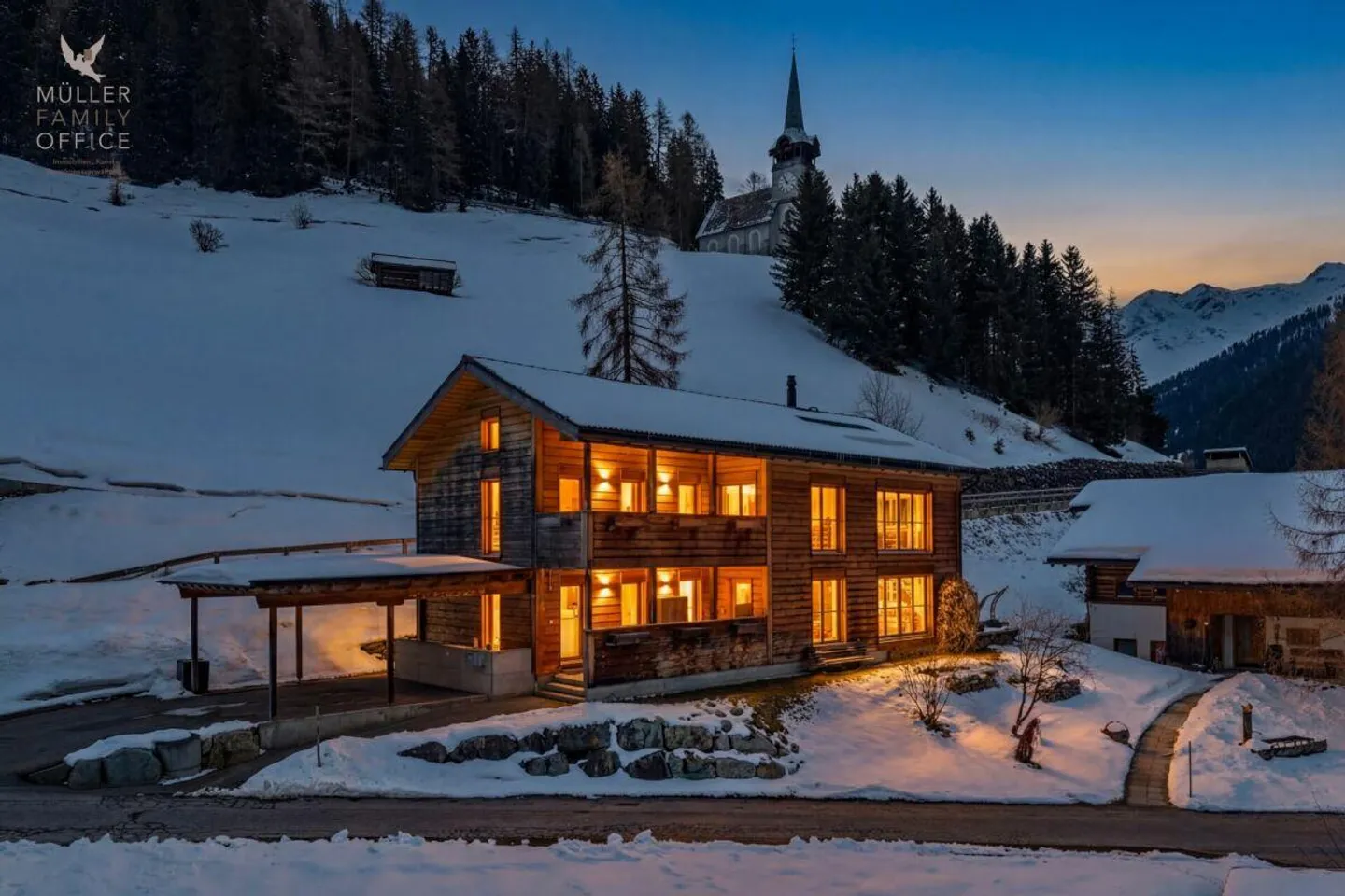 Stilvolles Holzhaus mit alpinem Charme und nachhaltigem Wohn- und E... - Foto 2 di 13